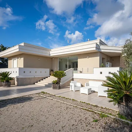 Torricella Pool And Sunny Garden - Happy Villa Leverano